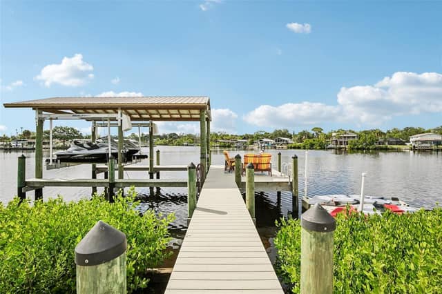 806 BLUE HERON BLVD photo