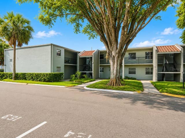 2812 SOMERSET PARK DR #105 photo