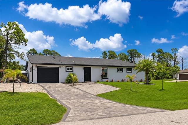 1458 E HALLMARK BLVD photo
