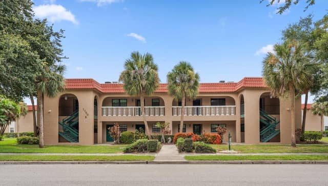 1750 BELLEAIR FOREST DR #B8 photo