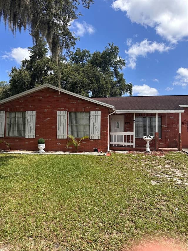 8848 OAK CIR photo
