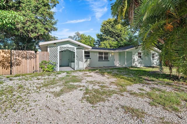 403 PINEWOOD AVE photo