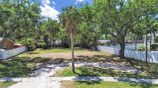 5438 BAYOU GRANDE BLVD NE photo