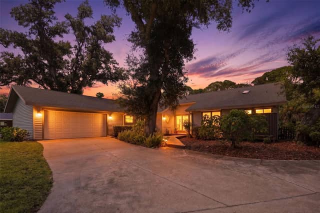 881 PINTO CIR photo