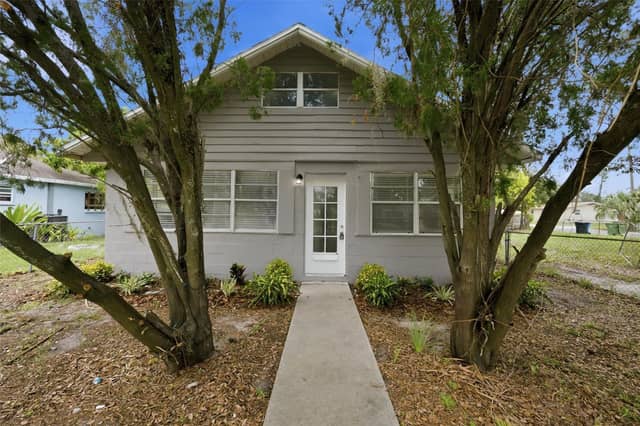 2425 9TH AVE E photo