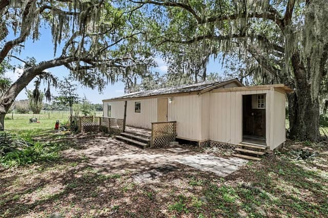 10239 LYONS AVE photo