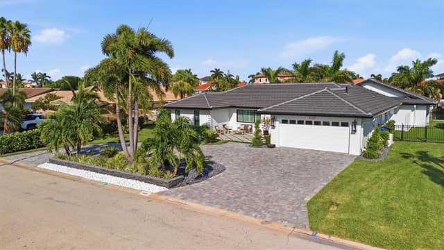 2022 HAWAII AVE NE photo