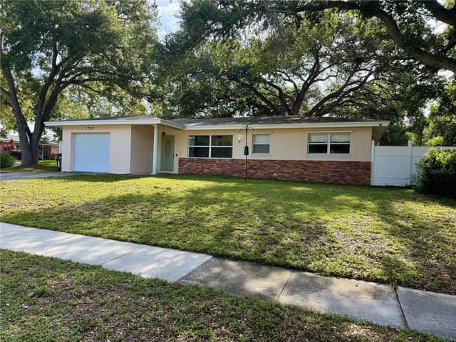 1709 EATON DR NE photo