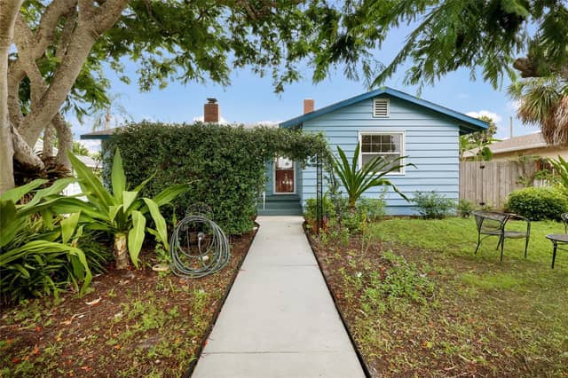 2070 HYDE PARK ST photo