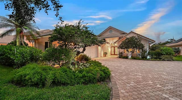 5476 GOLF POINTE DR photo