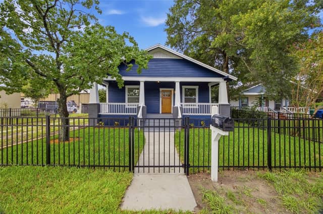 815 E FRIERSON AVE photo