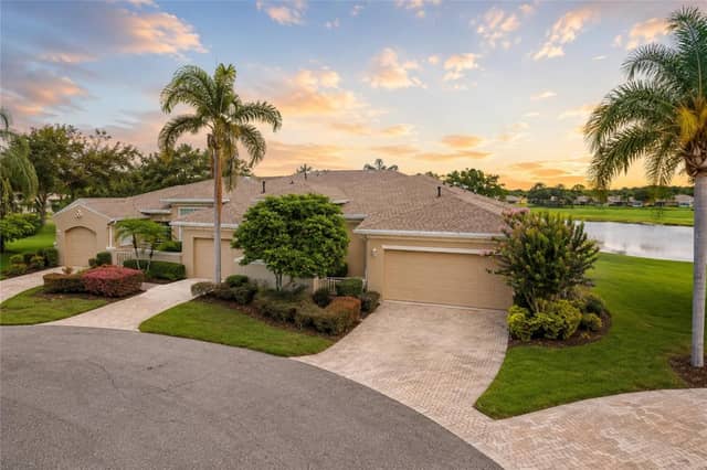 1015 CHELSEA GREENS CT #40 photo