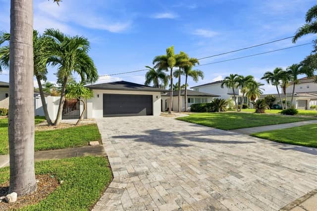 320 PALM IS NE photo