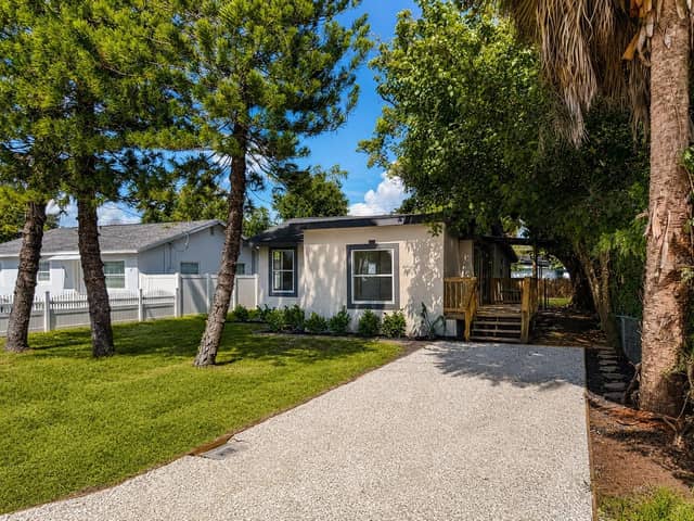 8713 N EDISON AVE photo