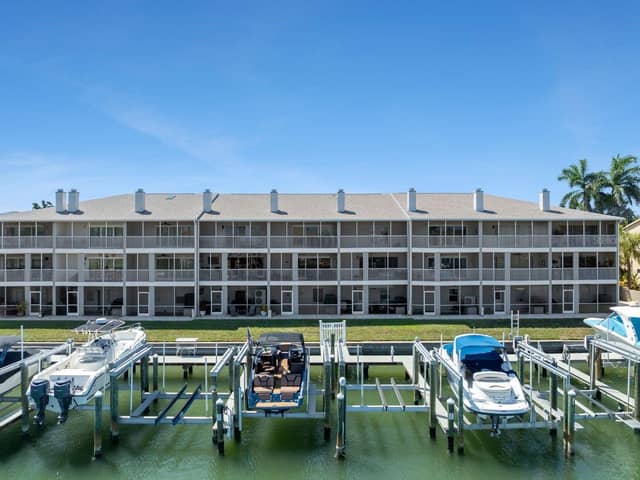 521 PINELLAS BAYWAY S #105 photo