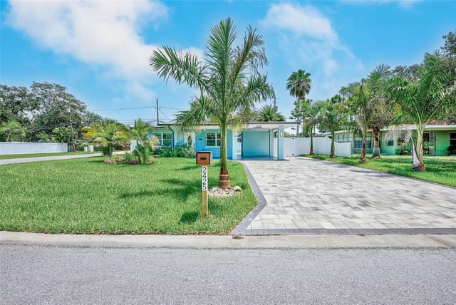 2425 BAYWOOD DR E photo