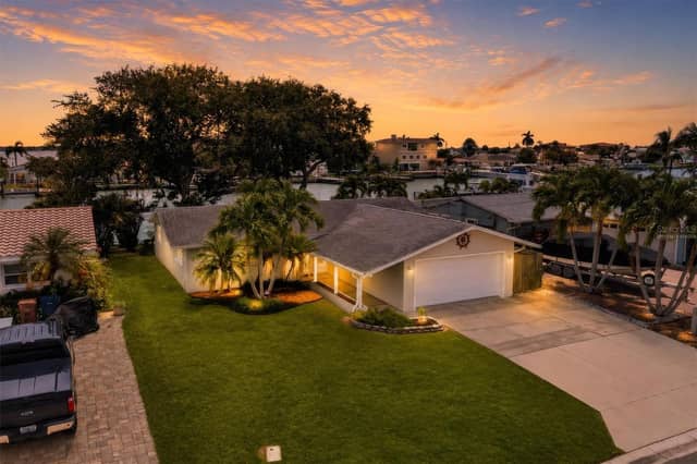 541 LILLIAN DR photo