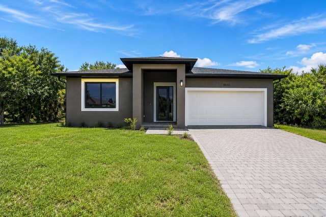 8533 LANCELOT AVE photo