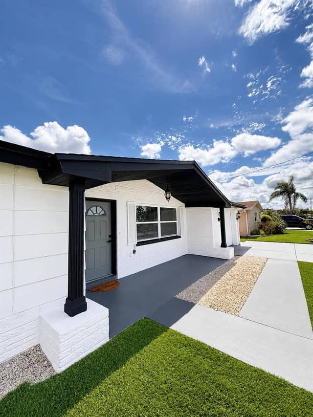1346 CHANCELLOR DR photo