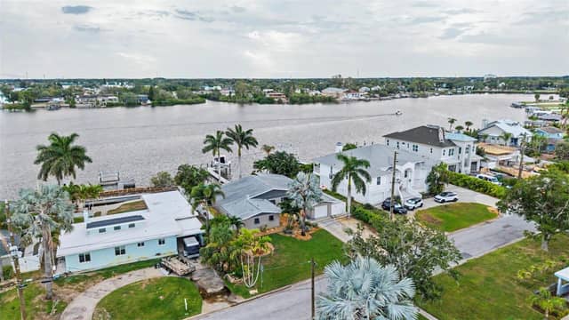704 BAYSHORE DR photo