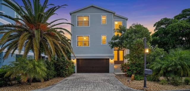 6330 LAGUNA DR photo