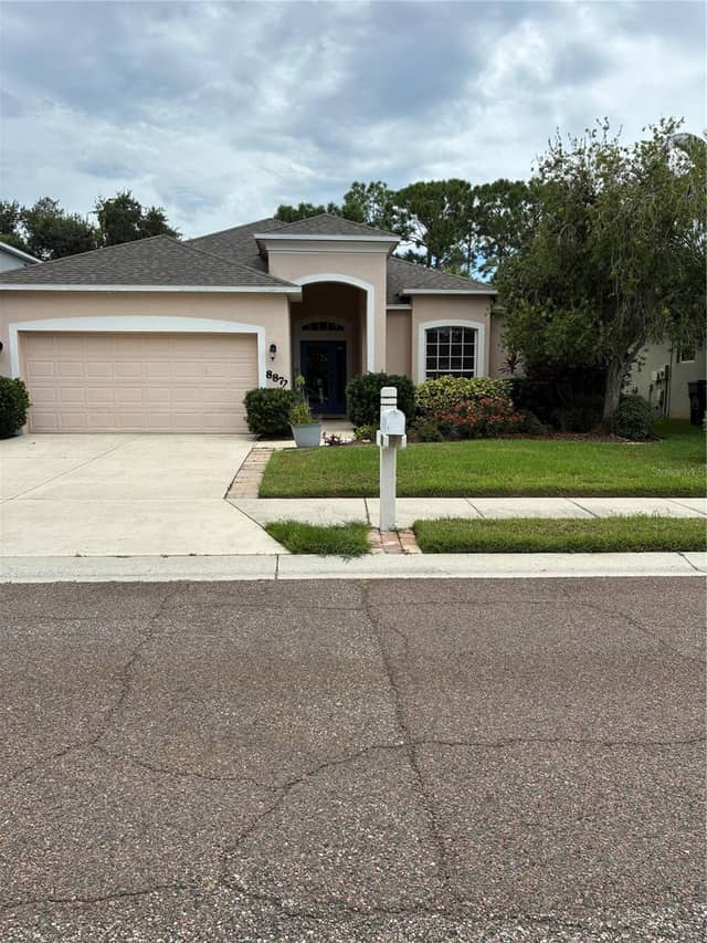 8872 FOUNDERS CIR photo