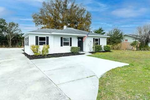 305 LINDEN DR photo