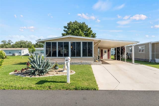 700 FAIRMOUNT DR photo