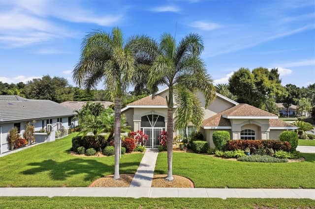 450 LAKE OF THE WOODS DR photo
