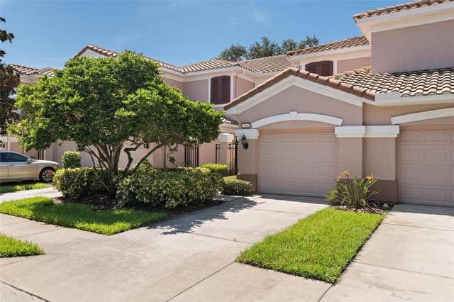 2061 CARRIAGE LN #104 photo