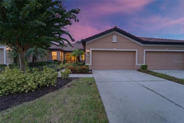 428 SENECA FALLS DR photo