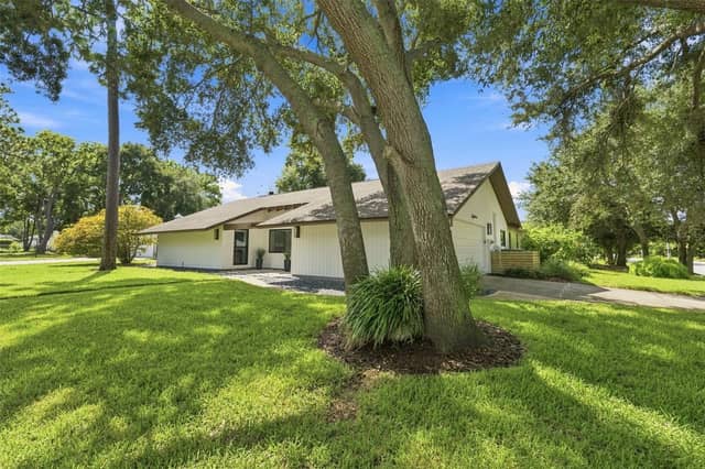 1683 OAK PL photo