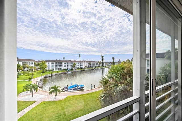 4370 CHATHAM DR #304 photo