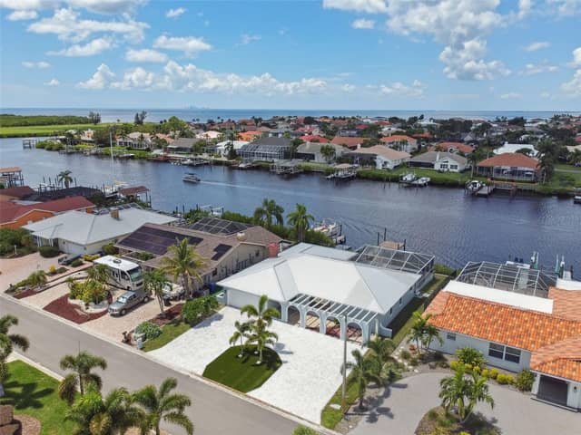 919 CHIPAWAY DR photo