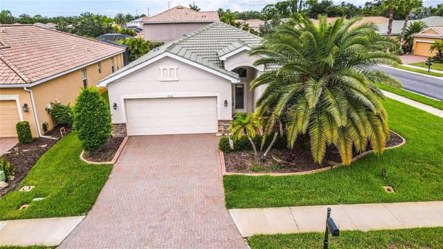 2122 SNAPDRAGON LN photo
