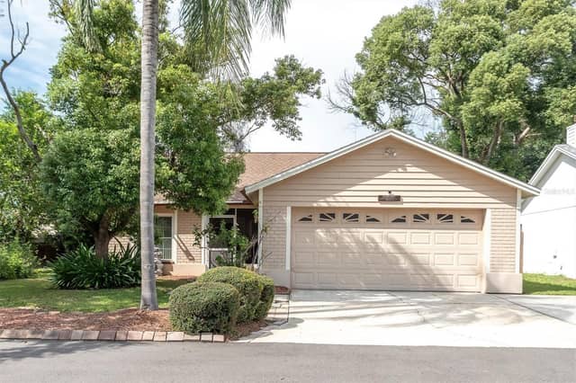 10833 LIVINGSTON DR photo