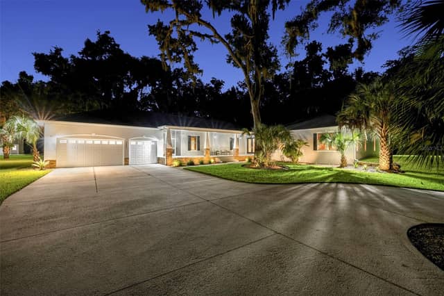 24201 OAKS BLVD photo