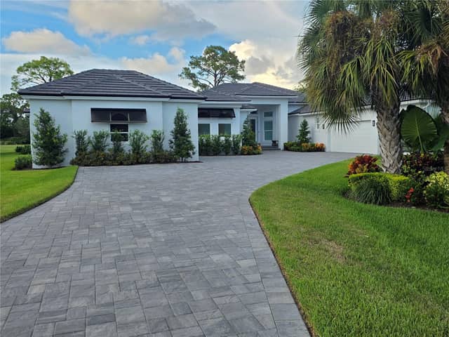 794 LYTHAM CIR photo