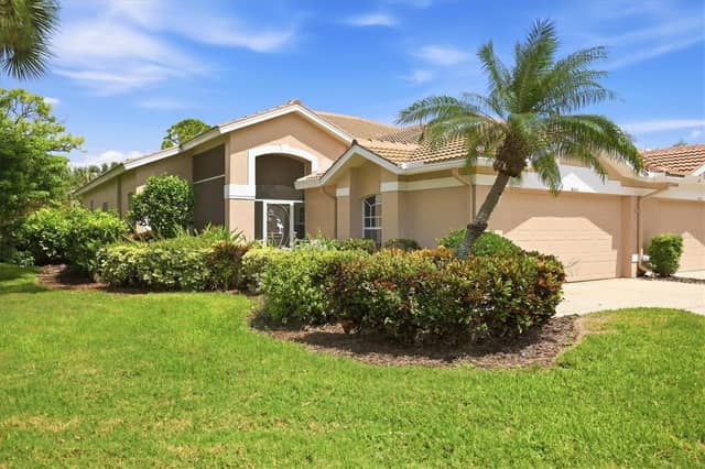 9413 FOREST HILLS CIR photo
