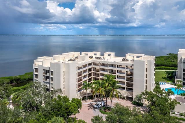 2020 HARBOURSIDE DR #442 photo
