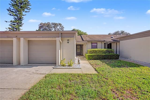1302 GOLFVIEW DR photo