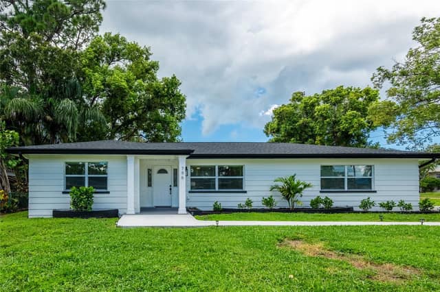 796 PINEWOOD DR photo