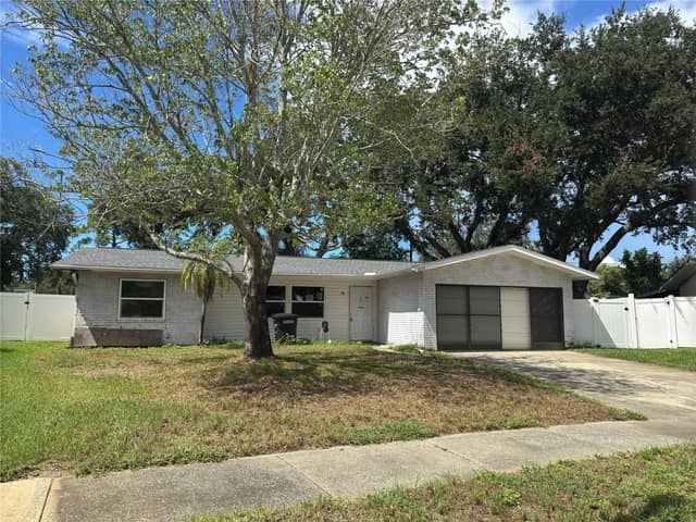 2076 BUTTERNUT CIR W photo
