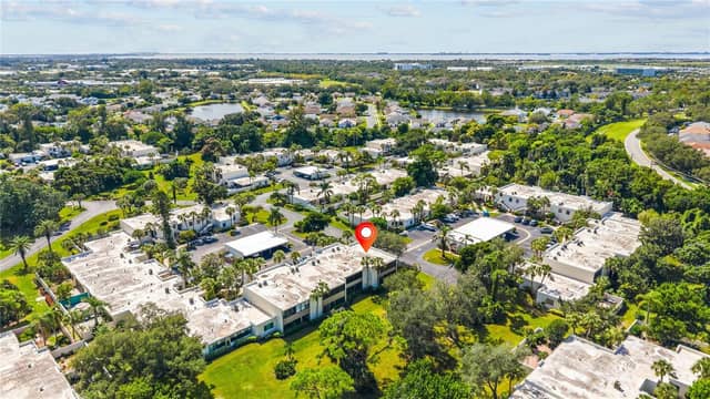 521 LAKESIDE DR photo