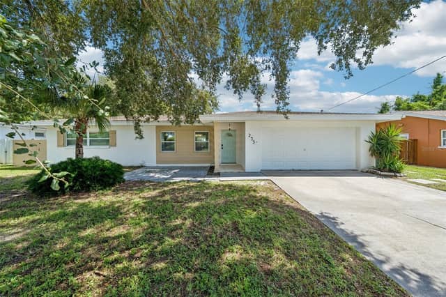 235 OVERBROOK DR E photo