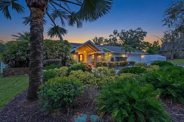 921 COLLEGE HILL DR photo