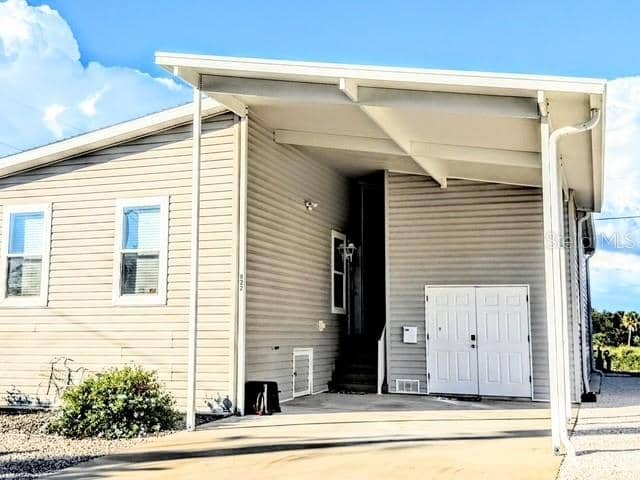 822 S WATERWAY photo