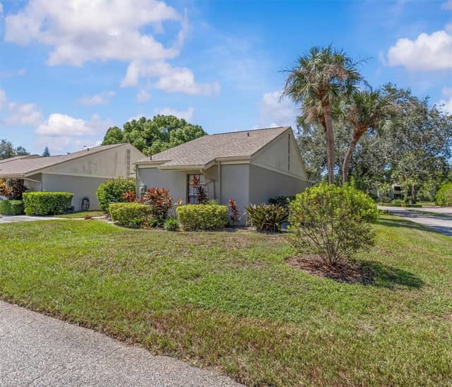 1 WINDRUSH BAY DR photo