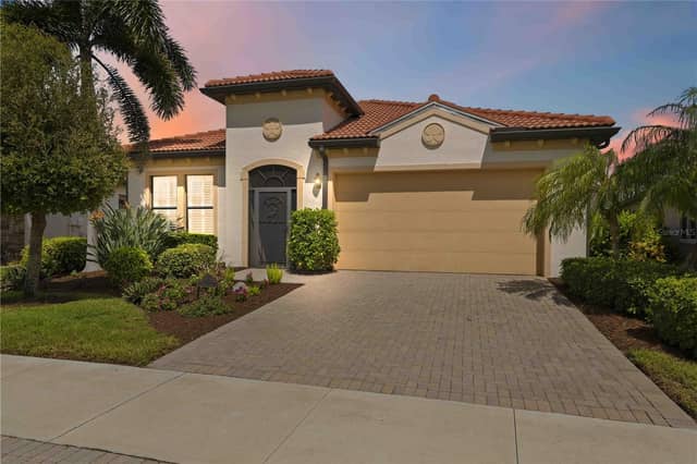 23739 WAVERLY CIR photo