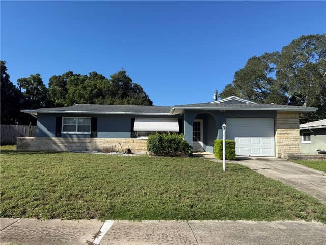 568 HILLCREST DR photo